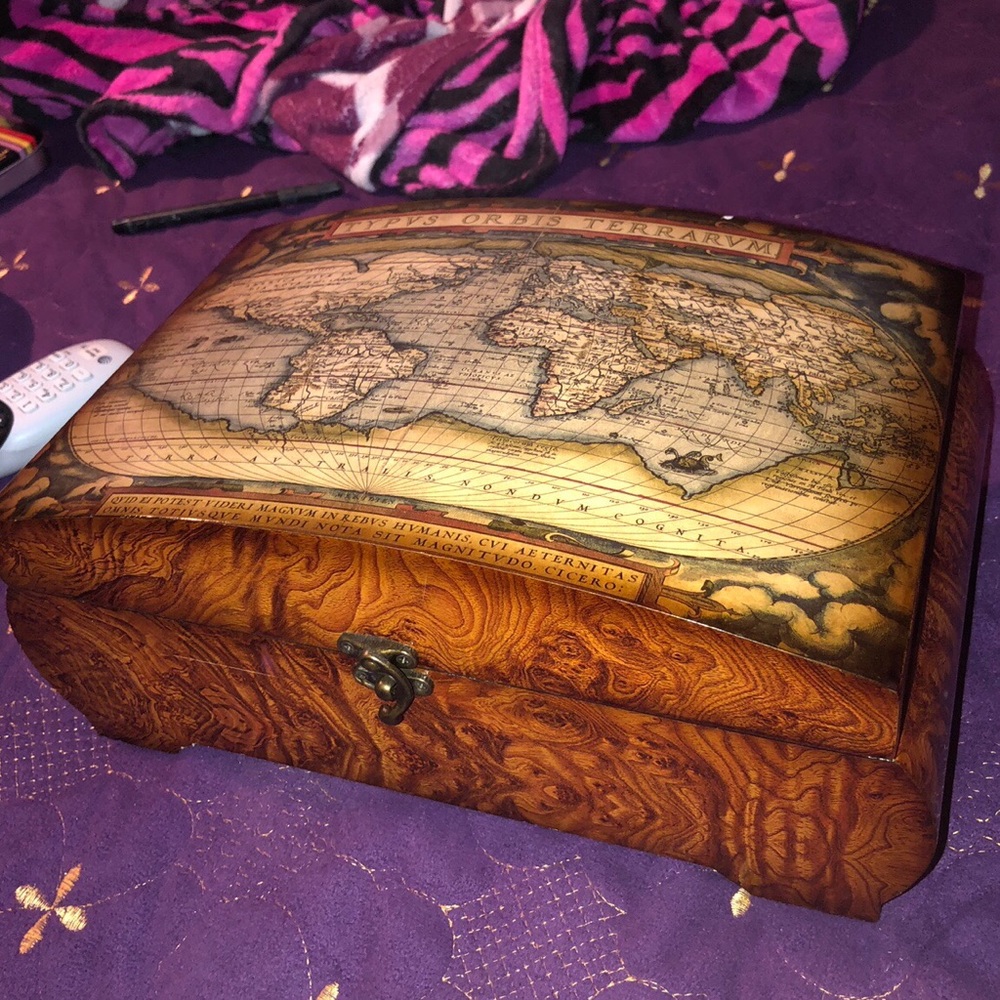 Wooden jewelry box / makeup box